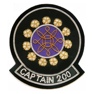 Insignias Bordadas a Mano con Hilo Dorado Personalizado - Moda de Lujo, Sin Níquel y Ecológicas, Lavables - Product Image 1