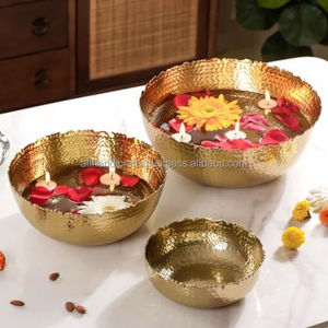 Urli de Golden Reverie – Bol en métal poli avec esthétique indienne traditionnelle pour la Pooja et l'accueil des entrées - Product Image 5