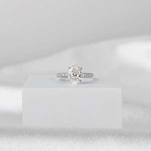 Bague de fiançailles ovale en diamant de laboratoire 1,00 carat sertie à griffes en or blanc 14 carats, certifiée IGI, bijoux de mariage minimalistes pour femme - Product Image 5
