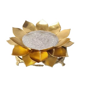 Portavelas Lotus Diya acabado de latón Pooja thali soporte de luz de té floral tradicional Mandir altar decoración de boda decoración festiva - Product Image 1