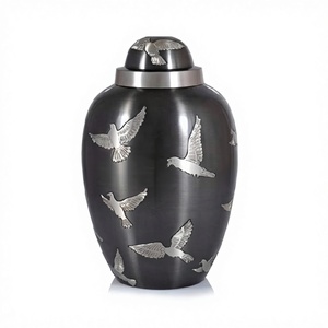 Urnas de Cremación de Latón Negro Grabadas de Primera Calidad para Cenizas Humanas con Bolsa de Terciopelo Gratis - Product Image 1