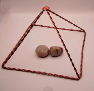 Pirámide de Cobre Puro de 4 Pulgadas para Sanación Espiritual, Generador de Energía para Salas de Meditación, Decoración del Hogar y Equilibrio Vastu - Product Image 4