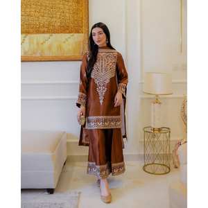 Ropa de Diseñador India y Pakistaní, Conjunto de Fiesta con Top y Pantalón con Dupatta, Estilo Elegante - Product Image 4