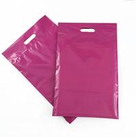 Sacs en polyéthylène écologiques personnalisés avec poignée et fermeture autocollante pour vêtements