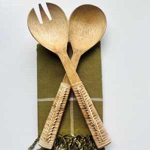 Cucharas para Ensalada Hechas a Mano con Madera de Mango y Mangos de Ratán Tejidos, Diseño Geométrico Bohemio, Utensilios de Cocina Naturales - Product Image 1