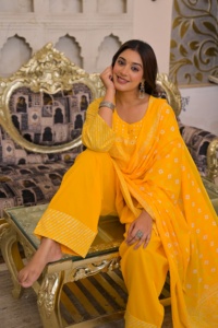 Conjunto de Kurta y Pantalón de Algodón Amarillo para Mujer con Dupatta, Estilo Tradicional Indio-Pakistaní, Ropa Casual, Corte Regular, Largo hasta la Rodilla, Verano - Product Image 2
