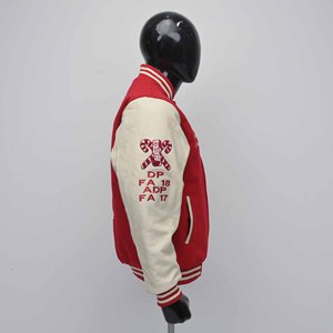 ผู้ผลิตเสื้อแจ็คเก็ตวาร์ซิตี้คุณภาพสูง แฟชั่น แบรนด์ตามสั่ง ไซส์ใหญ่ มีฮู้ด แบบกลับด้านได้ เป็นมิตรกับสิ่งแวดล้อม แขนเสื้อแบบวาร์ซิตี้ด้านหน้า - Product Image 2