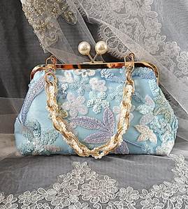 Pochette brodée bleu clair à motif floral avec chaîne de perles et fermoir à pression, sac à bijoux, sac de présentation, sac d'emballage - Product Image 1
