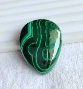 Malachite verte naturelle cabochon, qualité AAA+, pierres précieuses de toutes formes et tailles disponibles, prix de gros pour la fabrication de bijoux - Product Image 2
