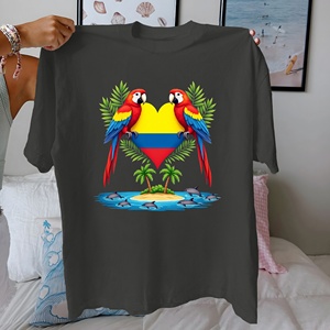 Bandera colombiana Diseño de corazón 100% Algodón puro Camiseta de mujer Ajuste cómodo Estilo casual con patrón impreso - Product Image 1