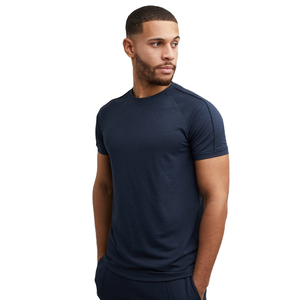 18 couleurs différentes de t-shirts de compression en spandex/polyester, vente en gros, t-shirt noir respirant, fabriqué au Pakistan - Product Image 2
