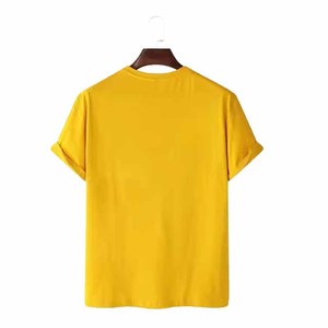 เสื้อยืดแขนสั้นสีขาวสำหรับผู้ชาย คอโอ คอตตอนถัก ทรงพอดีตัว สีเหลืองและสีดำตัดกัน สไตล์ลำลอง - Product Image 4