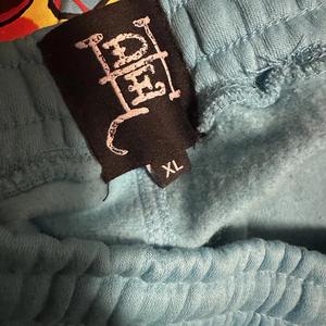 Pull à capuche pour homme avec motif tête de mort et ensemble short - Product Image 5