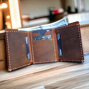 กระเป๋าสตางค์หนังแท้ Crazy Horse แบบสามพับสำหรับผู้ชาย ป้องกัน RFID สไตล์วินเทจ พร้อมโลโก้สั่งทำ  ใส่บัตรเครดิต รุ่น NTW-0030 - Product Image 2