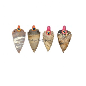 Vente en gros de pointes de flèches en agate américaine excentrique, sculptées et gravées, objets d'art et de collection en pierres semi-précieuses - Product Image 5