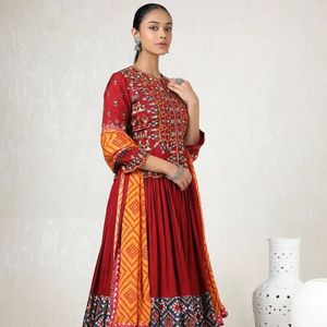 Conjunto de Lehenga Premium de Algodón Muselina con Estampado Digital y Bordado de Espejo Real, Elegante y de Alta Calidad, con Dupatta, para Navratri, de Royal Export - Product Image 1