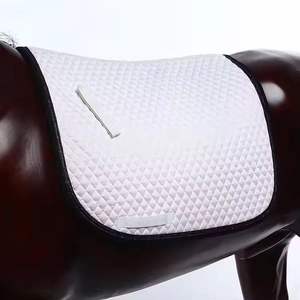 Tapis de selle de cheval de haute qualité, fabricant professionnel de tapis de selle pour l'équitation, confort optimal - Product Image 1
