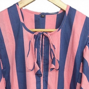Robe Courte en Coton Brodé Faite Main à Col Noué et Manches Courtes Bouffantes Coupe Droite pour Femme – Motif Uni – Idéale pour l'Été et le Quotidien - Product Image 3