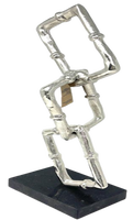 Sculpture moderne en chaîne d'argent, maillons métalliques entrelacés verticalement, statue abstraite, objet d'art sur base carrée, décoration de luxe pour la maison