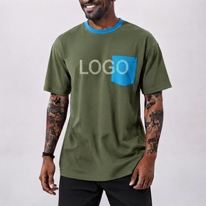 T-shirt homme vert olive à manches courtes avec poche bleue et logo imprimé sur le devant, coupe classique, col rond, en jersey de coton. - Product Image 1