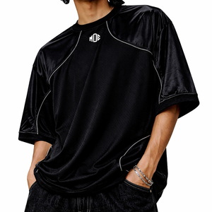 Camiseta de Fútbol Americano Estilo Y2K, Negra Mate, Malla, Corte Holgado, Personalizable con Número de Jugador, Fabricación en Masa para Equipos - Product Image 1