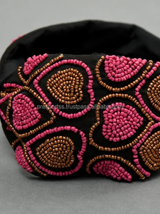 Bandeau Décontracté en Velours Lumineux Brodé Personnalisé avec Initiale Alphabet, Léger et de Haute Qualité, Spécial Saint-Valentin 2025, Modèle S - Product Image 2