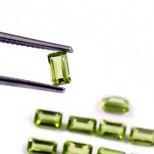 Piedra Preciosa Suelta de Peridoto Natural AAA de 6x8 mm, Corte Octogonal Facetado y Calibrado |   Piedras Semipreciosas al por Mayor para la Fabricación de Joyería - Product Image 3