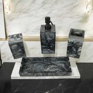 Juego de Baño de Cinco Piezas de Resina MN EXPORTS - Diseño Moderno, Impermeable y Ecológico - Product Image 1