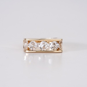 แหวนเพชรทรงคุชชั่นทำมือ เพชรเลี้ยงในห้องปฏิบัติการ ทอง 14K เครื่องประดับชั้นดีสำหรับทุกเพศ ผู้จำหน่ายแหวนหมั้นและแหวนแต่งงาน - Product Image 1