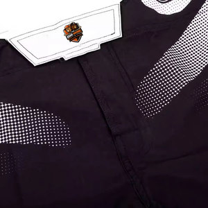 Shorts de grappling pour hommes, coupe ajustée, conçus pour un confort, une mobilité et un soutien optimales pendant l'entraînement et les séances de gym. - Product Image 3