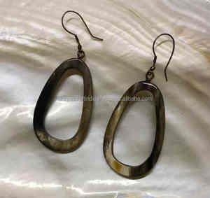 100% Ecológico Último diseño Buffalo Horn Earing Mujeres Nueva joyería de moda Earing para compradores a granel por UCI - Product Image 1