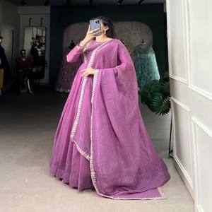 Ensemble de robe brodée VASTRA COTTAGE Silver Glory avec des paillettes, des broderies en fil et une bordure en dentelle, dupatta, tenue de soirée pour femmes - Product Image 3