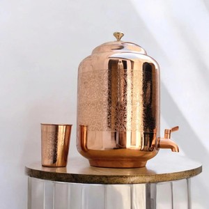 Jarra Dispensadora de Agua Premium Hecha a Mano de Cobre Puro, Resistente al Óxido, Ecológica, Ligera, Apta para Lavavajillas, Ayurvédica y Saludable - Product Image 1