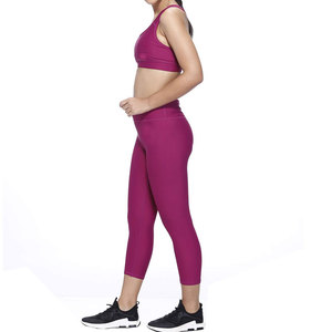 Ensemble de yoga confortable pour femme, de fabrication de qualité, couleur unie, avec étiquette privée, comprenant un soutien-gorge et un legging ajustés. - Product Image 3