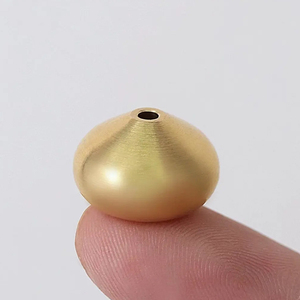 Brûleur d'encens en laiton très demandé, petit porte-encens solide pour bâtonnets d'encens, provenant d'un grossiste indien authentique pour les acheteurs en gros - Product Image 1