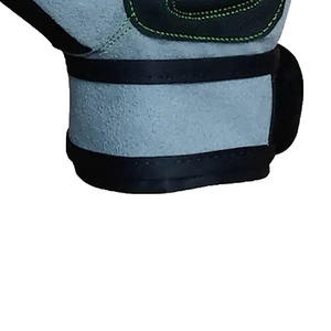 Guantes Deportivos QASWA Premium de Cuero Vacuno Auténtico con Cierre de Gancho y Bucle, Antideslizantes, Profesionales, para Levantamiento de Pesas, Protección y Soporte para las Manos - Product Image 6
