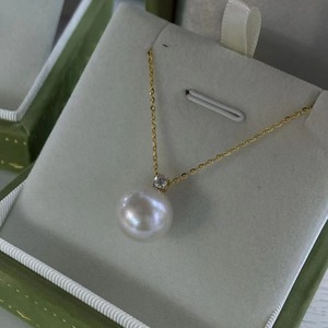 Collar Largo de Perlas de Agua Dulce con Colgante de Lazo, Elegante y Versátil para Mujer, para un Estilo Moderno - Product Image 3