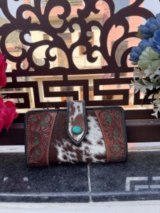 Cartera de Cuero de Alta Calidad con Grabado y Diseño Vintage, Cierre con Botón Turquesa, Cartera de Mujer para Uso Diario - Product Image 5