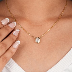 Collier pendentif en diamant de laboratoire ovale 2,00 carats VS2, chaîne maille forçat en or 14 carats, idéal pour les anniversaires, cadeau pour votre partenaire - Product Image 4