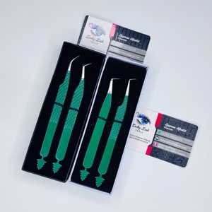 แหนบดึงขนตา Lucky Lash ลายต้นคริสต์มาสสีเขียว ด้ามจับเพชร บรรจุกล่อง  วัสดุสแตนเลส สำหรับขนตาไฟเบอร์ - Product Image 6