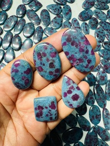Pierre précieuse naturelle de qualité supérieure AAA+ en rubis et kyanite, cabochon de forme mixte, taille personnalisée, pierre brute pour la fabrication de bijoux, vente en gros, qualité certifiée - Product Image 1