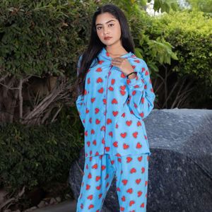 Conjunto de Pijama para Mujer con Estampado de Corazones Rojos y Azul Cielo, Camisa de Manga Larga con Botones y Pantalones a Juego, Ropa de Dormir Informal, Fabricante OEM Personalizado - Product Image 1