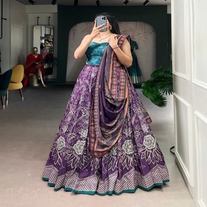 VASTRA COTTAGE Lehenga de Seda con Cuentas Estampadas y Trabajo Gotta Patti, Completamente Forrado, Blusa sin Coser con Cremallera, Dupatta de Seda Maslin - Product Image 2