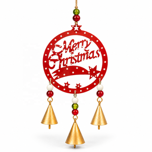 Cadre circulaire en fer forgé avec typographie de Noël, paysage enneigé sculpté et suspensions de perles multicolores - Product Image 1