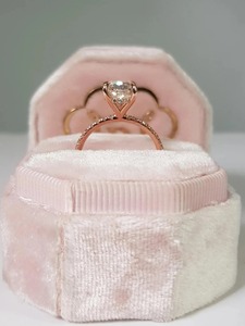 Anillo de Compromiso de Moissanita de 3 Quilates con Corte Brillante, Halo Oculto, Solitario Geométrico, con Puntas Brillantes, para Novia - Product Image 1