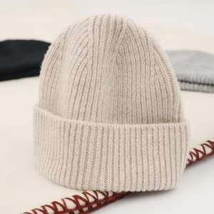 Gorro Unisex 100% Lana Jacquard con Diseño de Logotipo Personalizado, Gorro de Invierno Suave para Playa y Viajes, Impresión Puff, Marca OEM Común - Product Image 3