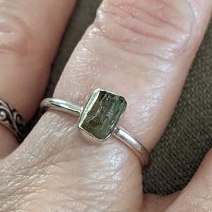 Wholesale Price Natural Moldavite Rough Gemstone 925 Silver Adjustable <b>Crystal</b> Finger <b>Rings</b> With Certificate At Factory Price - Product Image 4