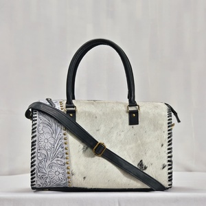 Bolso de hombro de cuero genuino de vaca con pelo, hecho a mano, con grabado floral plateado, de lujo, estilo occidental, para mujer - Product Image 1