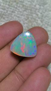 Opale d'Éthiopie naturelle de qualité supérieure, blanche avec des reflets multicolores arc-en-ciel, pierre de naissance, pierre de guérison, 6 carats - Product Image 3