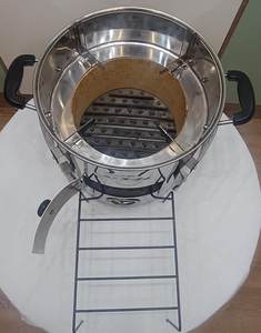 Poêle à bois moderne FUELNZEL Star 24 en acier inoxydable - Chauffage autonome écologique et durable pour cuisine, ferme, maison, Delhi - Product Image 2